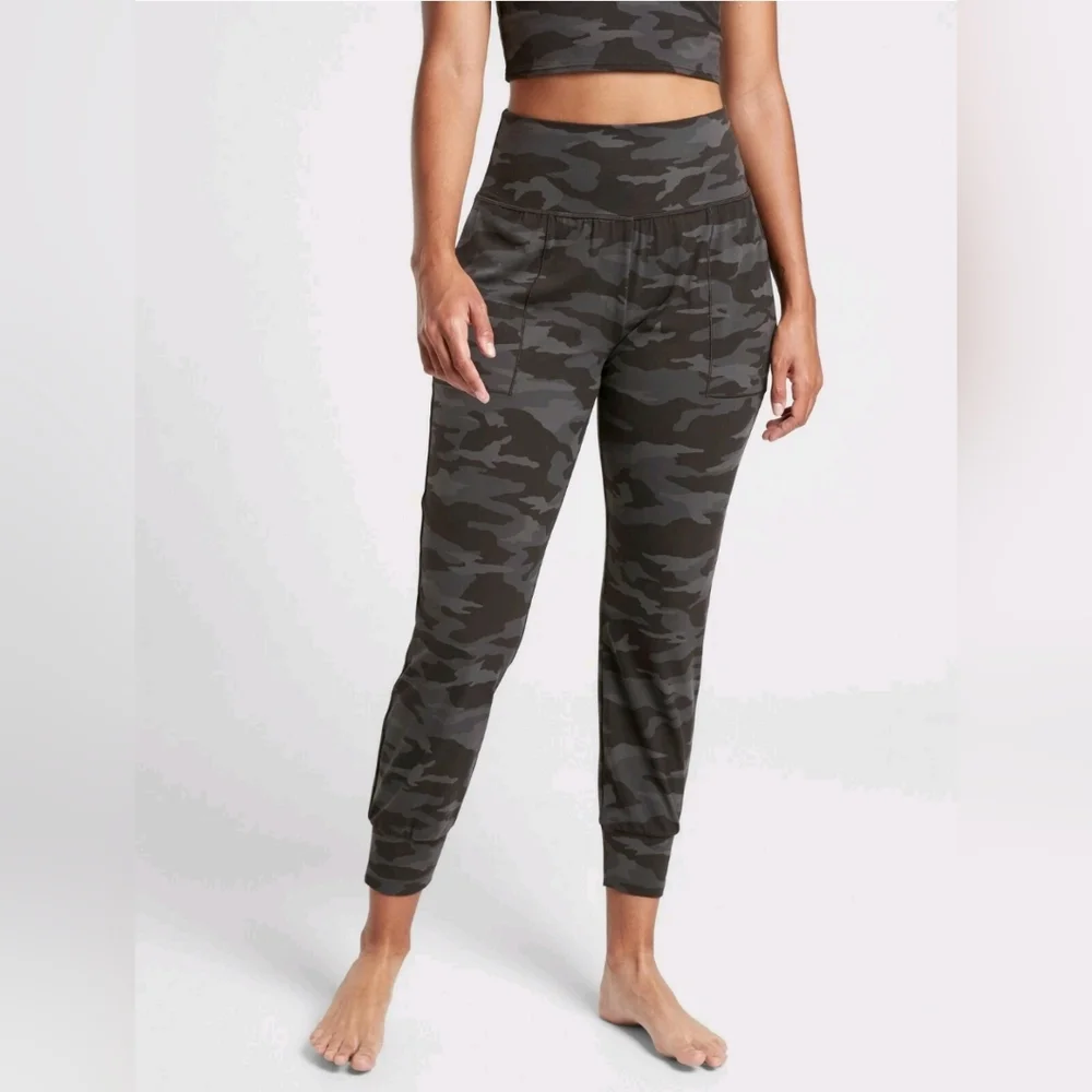 Athleta Salutation High Rise Joggers Black Gray Camouflage Size Small Yoga - Picture 1 of 12